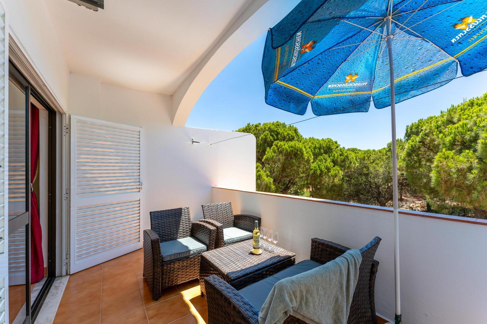 Pine Trees Penthouse Apartment Olhos de Agua  Exterior photo