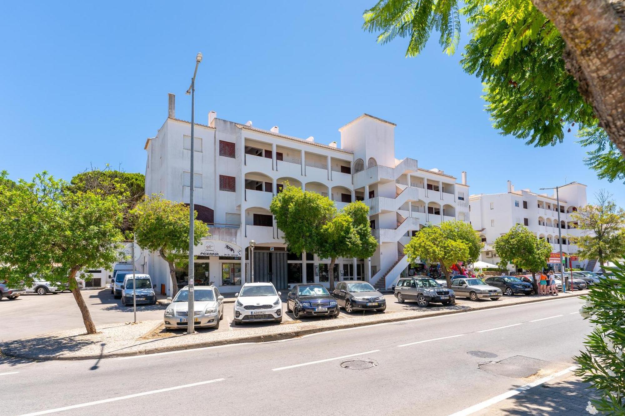 Pine Trees Penthouse Apartment Olhos de Agua  Exterior photo